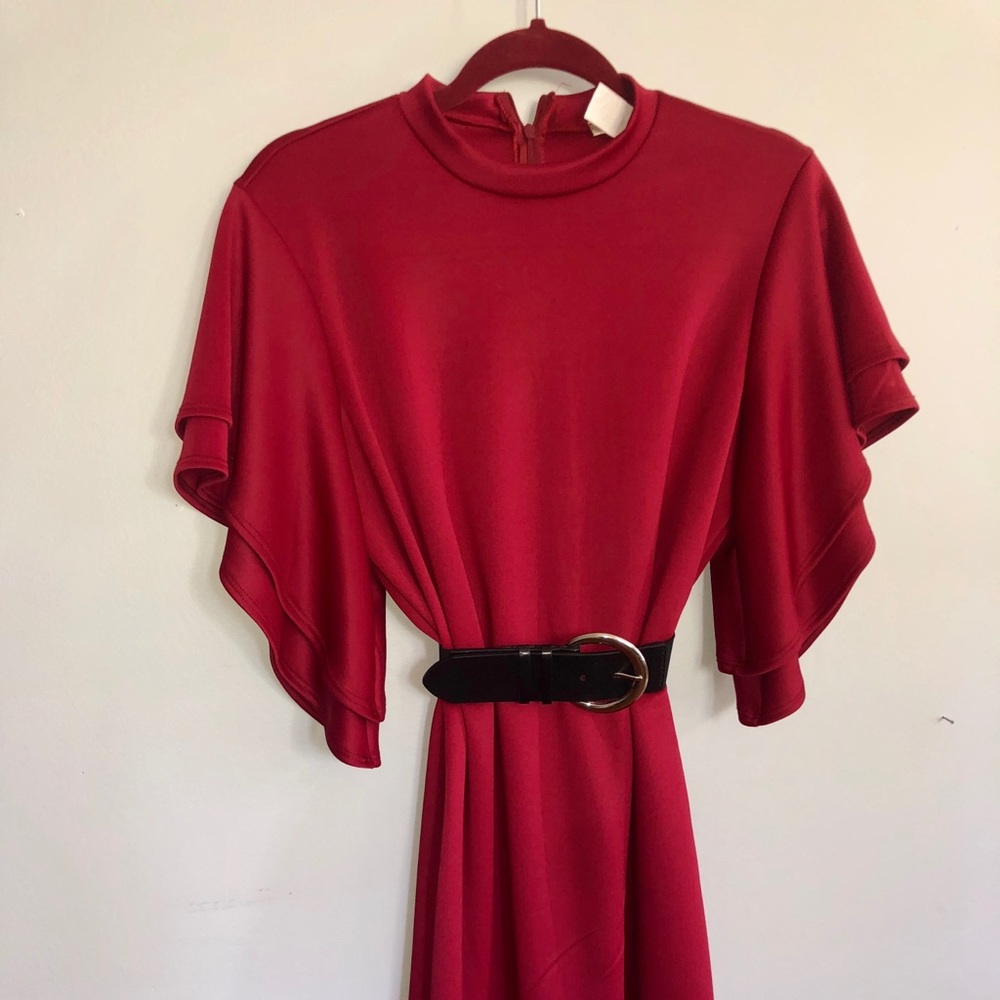 NWOT RUFFLE SLEEVED RED DRESS